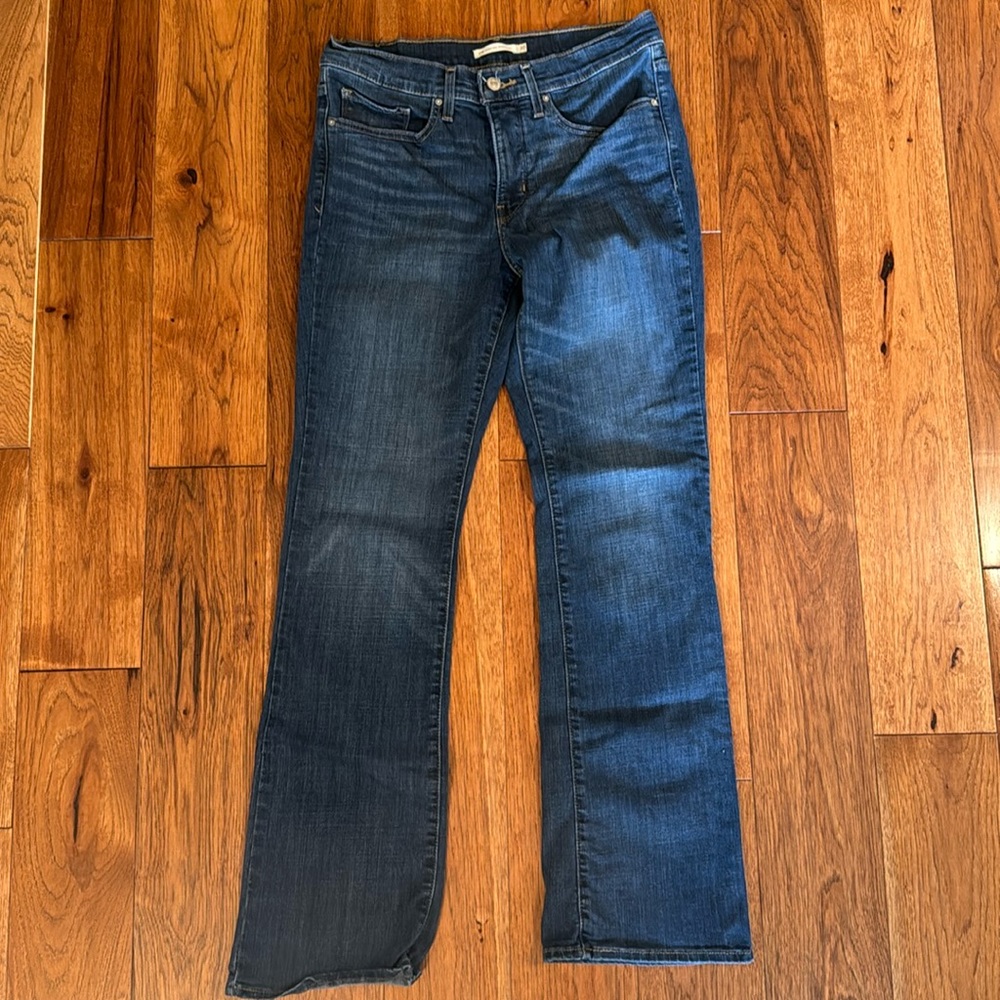 Levi’s 315 Shaping Bootcut Jeans. Size 30